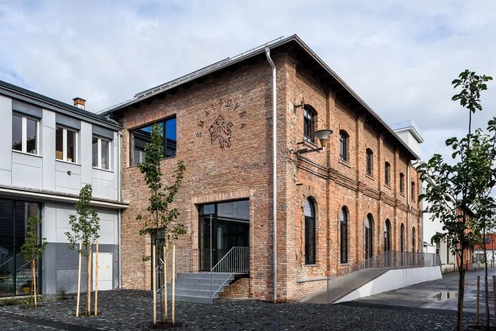 Szakértő a mobilok, tabletek és tartozékok értékesítésében